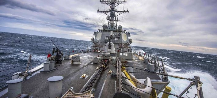 Στη Σούδα το καταδρομικό, που αποτελούσε την ασπίδα του Ομπάμα -Με βαριά όπλα επάνω